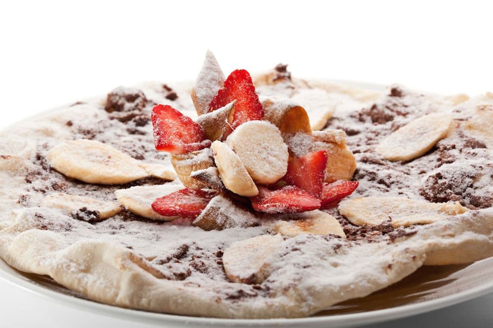 Rezept Bananen-Pizza mit Erdbeeren als Garnitur Brasilianische Küche von Viventura