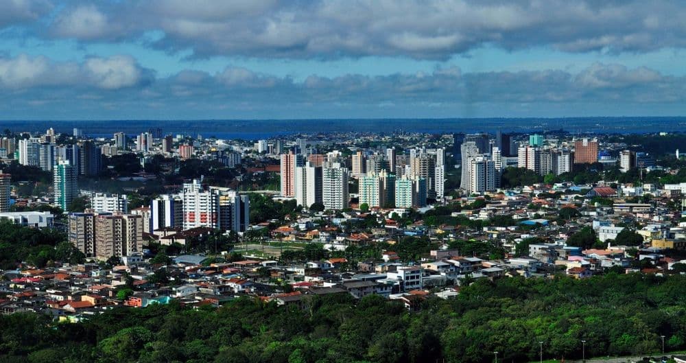 Großstadtdschungel trifft Amazonasdschungel: Manaus in Brasilien.