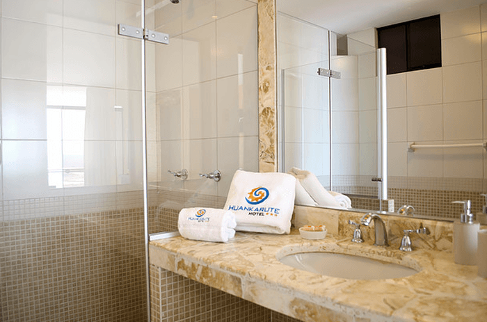 Huankarute bathroom